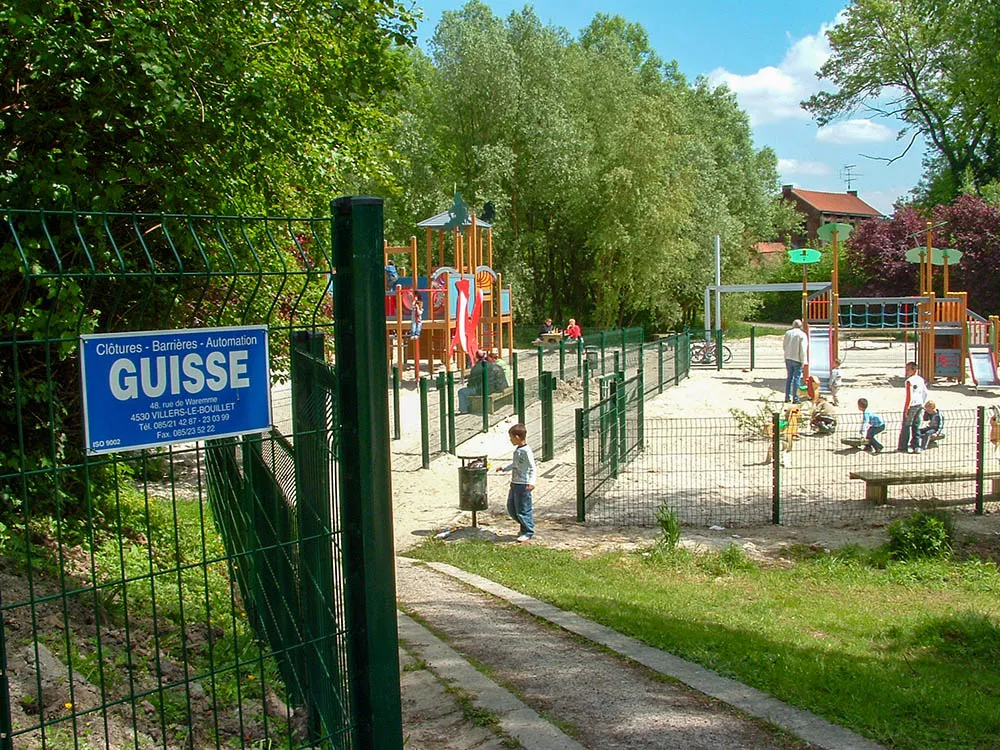 clotures_terrain_sport_installation_guisse_plaine_de_jeux.jpg