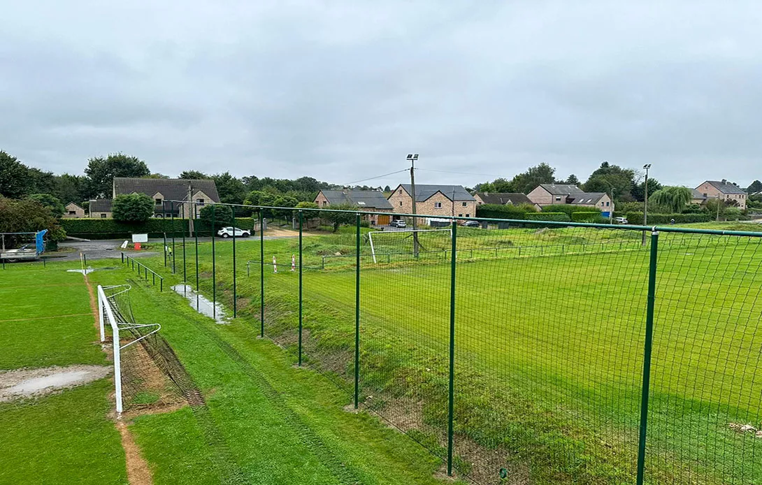 guisse_cloture_pare_ballon_terrain_football.jpg