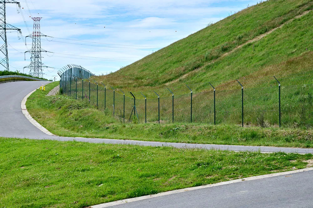 installation_clotures_haute_securite_perimetre_entier_protection_guisse.jpg