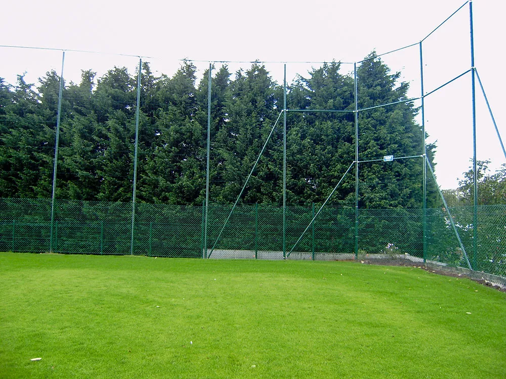 pare_ballon_terrain_sport_cloture_guisse.jpg